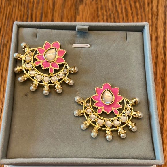 Earrings - Picture 1 of 3